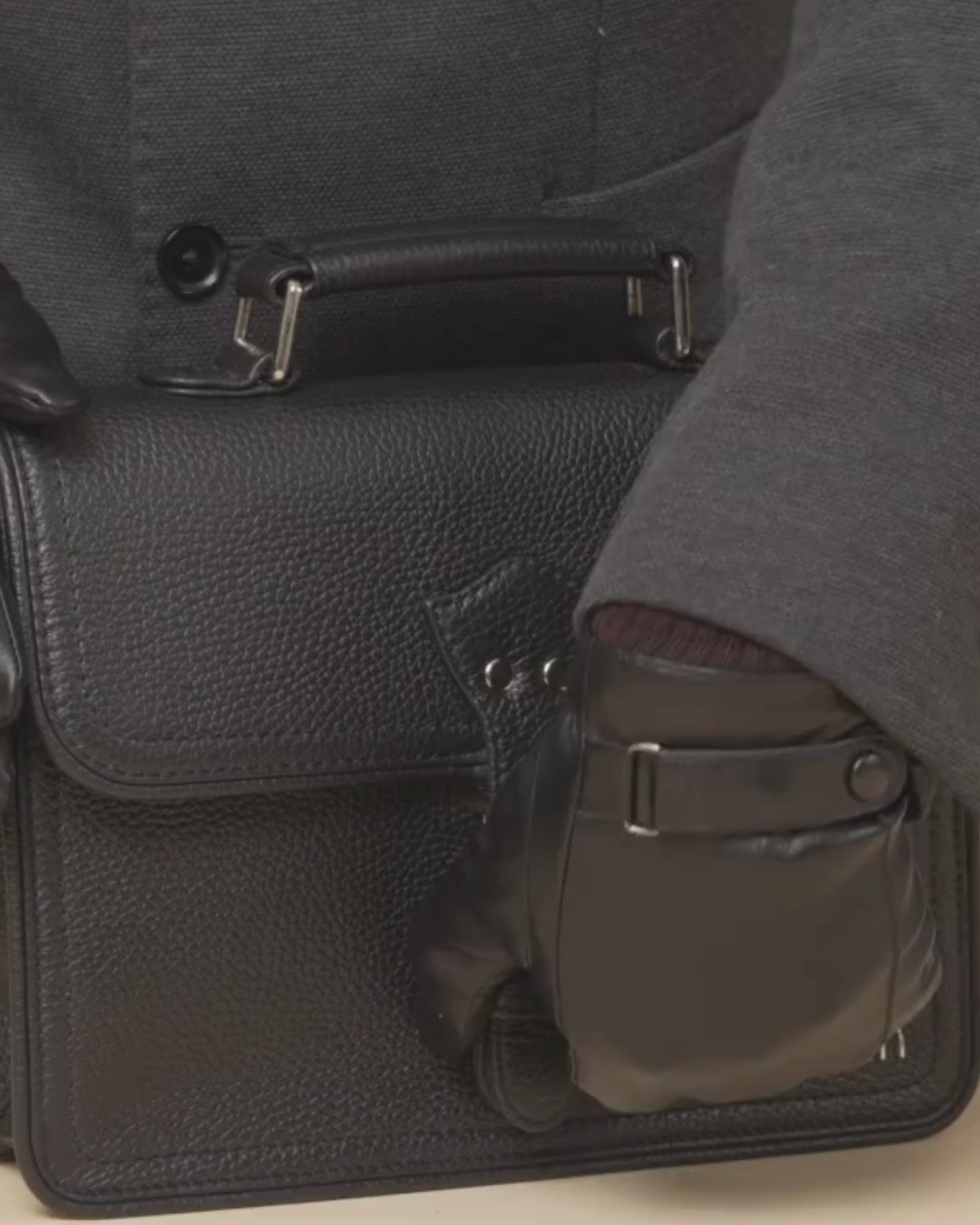 538 Crossbody Leather Satchel — Carbon Black | GARRTEN